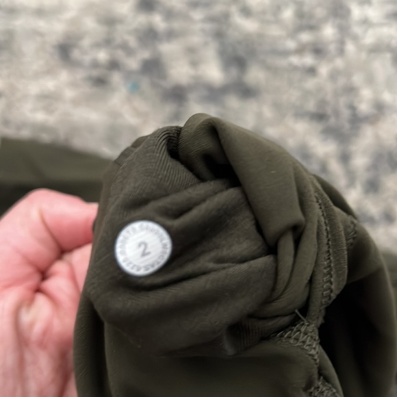 Army green lululemon leggings size 2 EUC - Picture 5 of 7